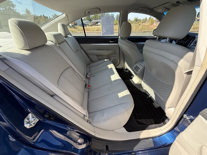 2011 Subaru Legacy 2.5i Premium photo 14
