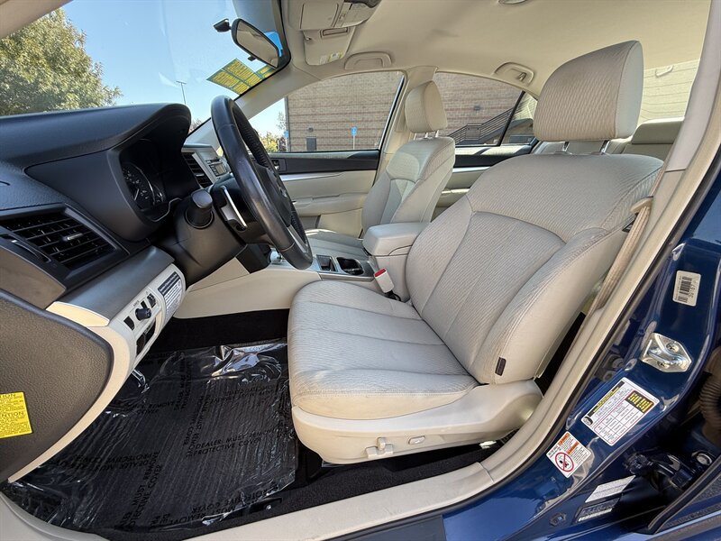 2011 Subaru Legacy 2.5i Premium photo 9