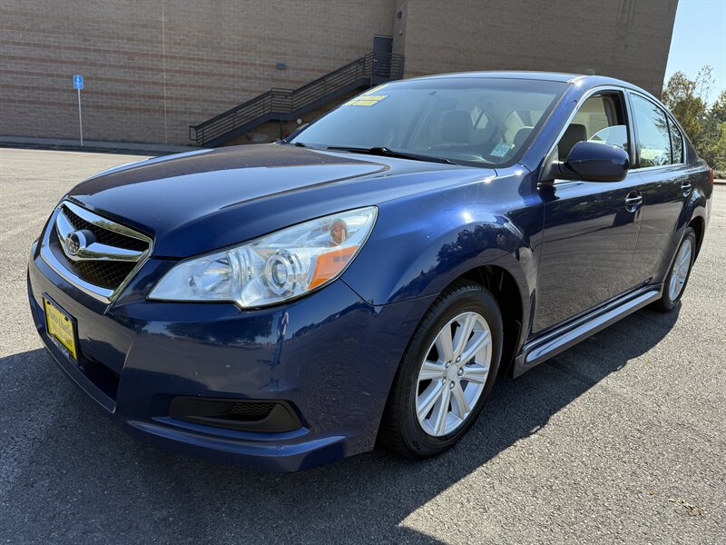 2011 Subaru Legacy 2.5i Premium photo 3
