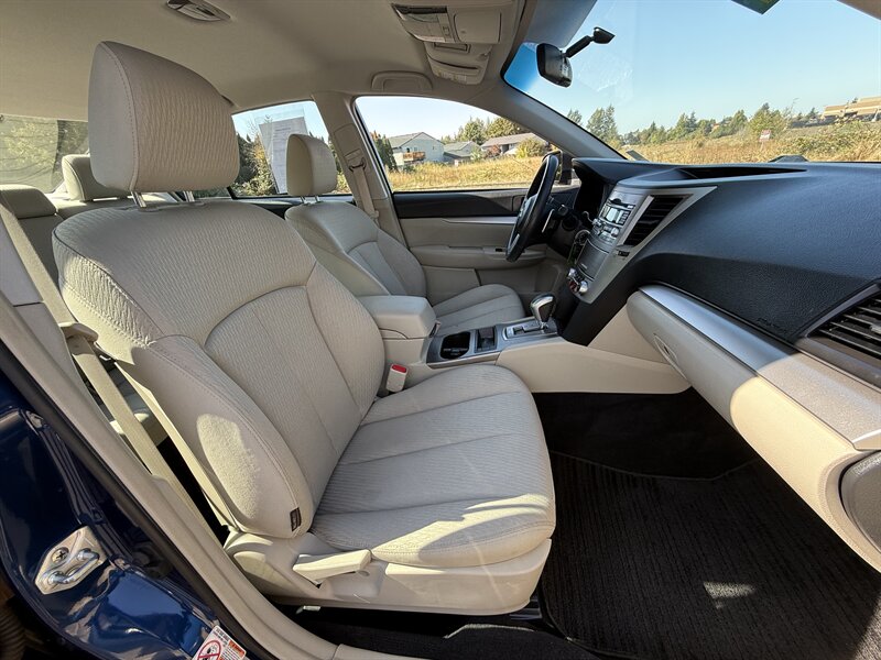 2011 Subaru Legacy 2.5i Premium photo 15