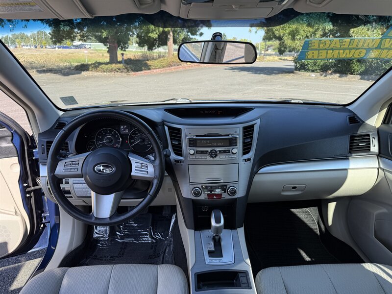 2011 Subaru Legacy 2.5i Premium photo 11