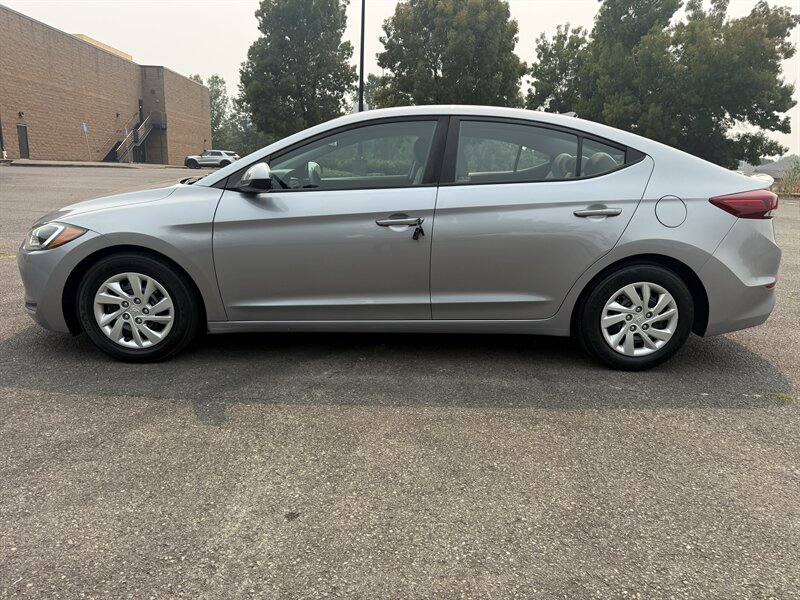 2017 Hyundai ELANTRA SE - Photo 4 - Salem, OR 97317