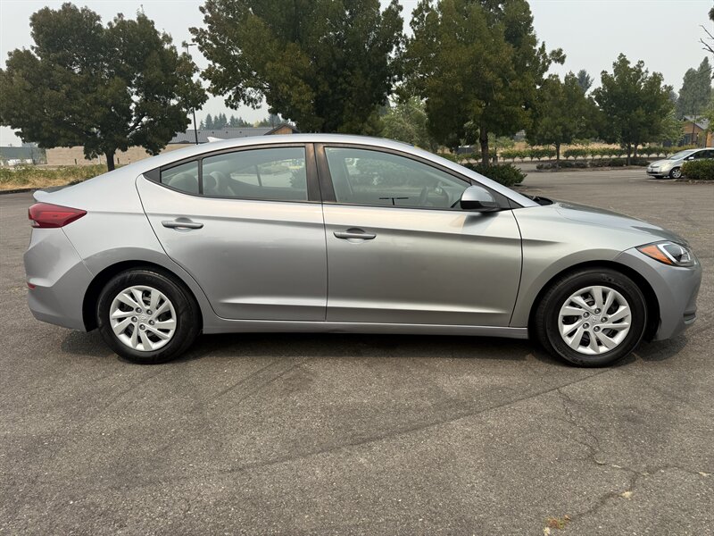 2017 Hyundai ELANTRA SE - Photo 8 - Salem, OR 97317