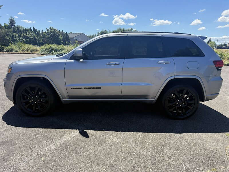 2017 Jeep Grand Cherokee Altitude - Photo 4 - Salem, OR 97317