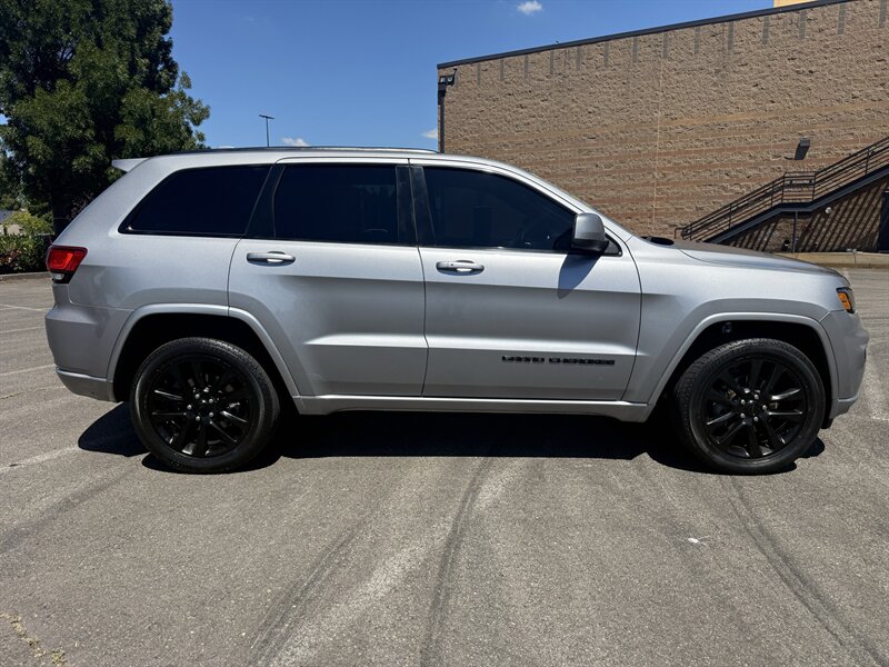 2017 Jeep Grand Cherokee Altitude - Photo 8 - Salem, OR 97317
