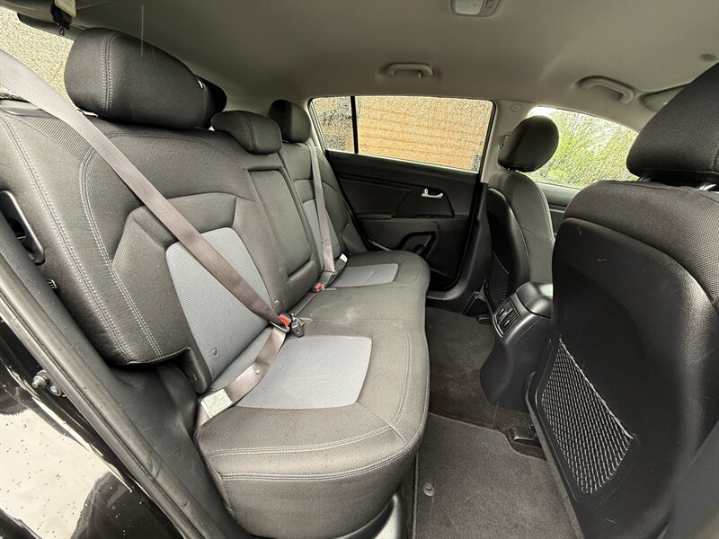 2016 Kia Sportage LX - Photo 14 - Salem, OR 97317