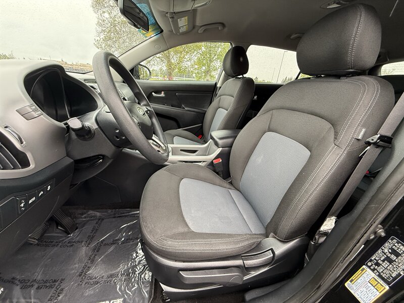 2016 Kia Sportage LX - Photo 12 - Salem, OR 97317