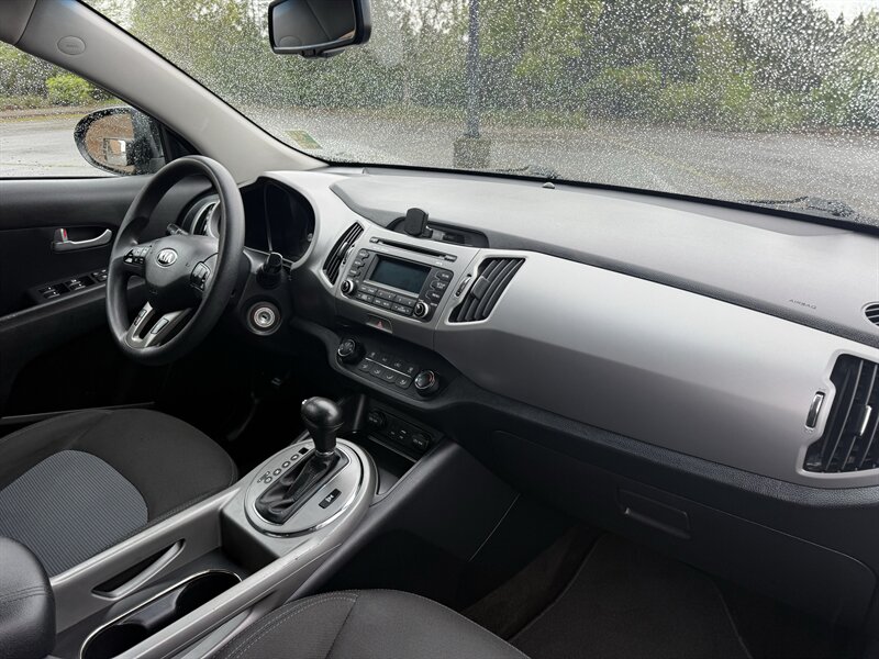 2016 Kia Sportage LX - Photo 11 - Salem, OR 97317