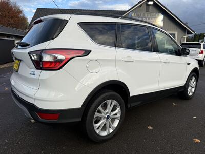 2018 Ford Escape SE   - Photo 6 - Salem, OR 97317
