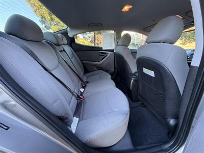 2014 Hyundai ELANTRA SE - Photo 5 - Salem, OR 97317