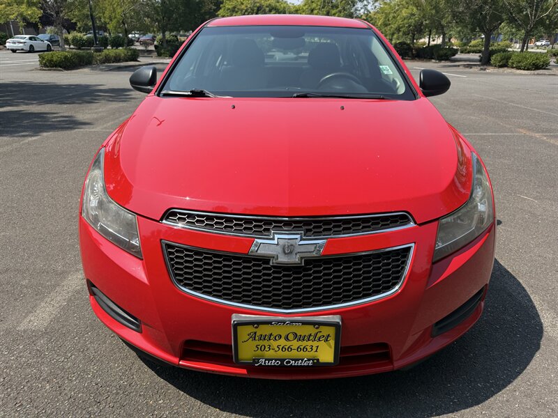 2014 Chevrolet Cruze LS Auto - Photo 2 - Salem, OR 97317