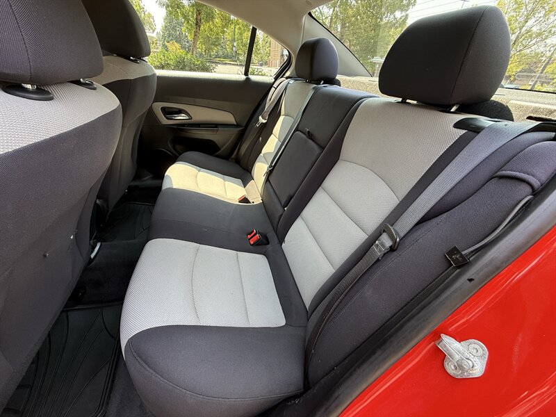2014 Chevrolet Cruze LS Auto - Photo 13 - Salem, OR 97317