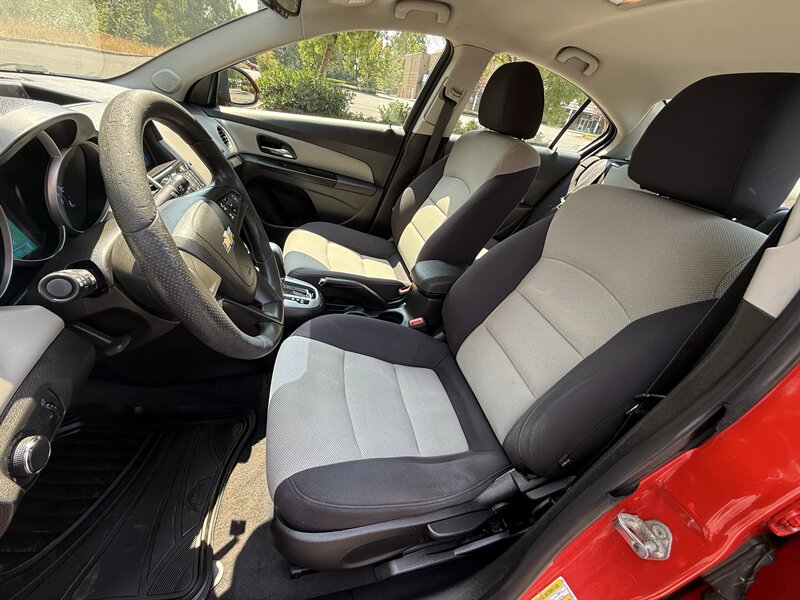 2014 Chevrolet Cruze LS Auto - Photo 12 - Salem, OR 97317