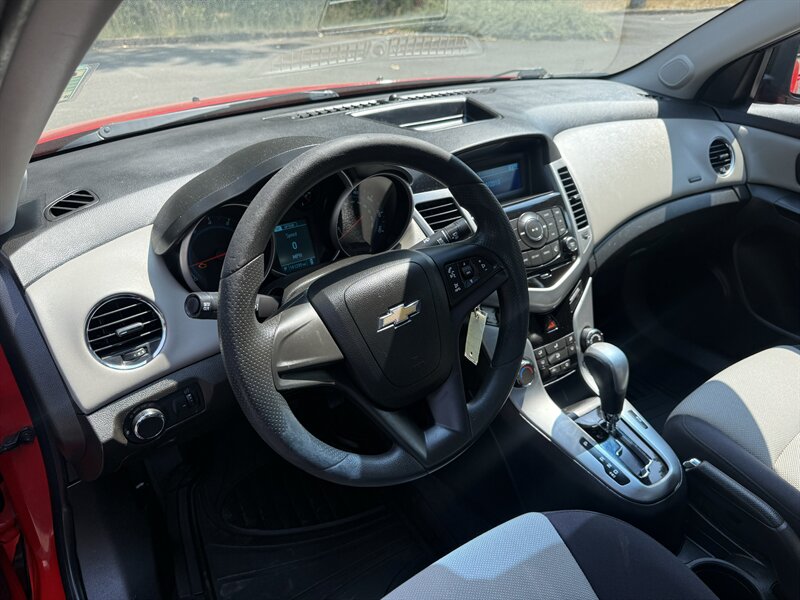 2014 Chevrolet Cruze LS Auto - Photo 9 - Salem, OR 97317