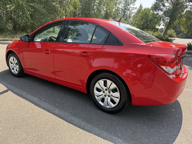 2014 Chevrolet Cruze LS Auto - Photo 5 - Salem, OR 97317