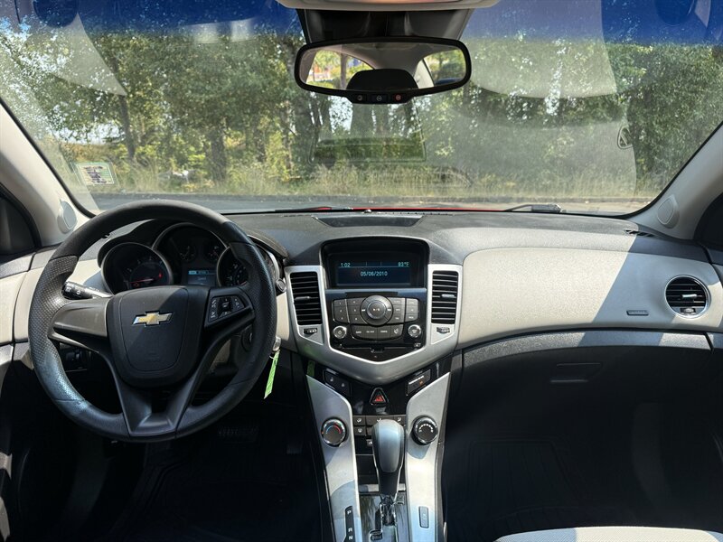2014 Chevrolet Cruze LS Auto - Photo 10 - Salem, OR 97317