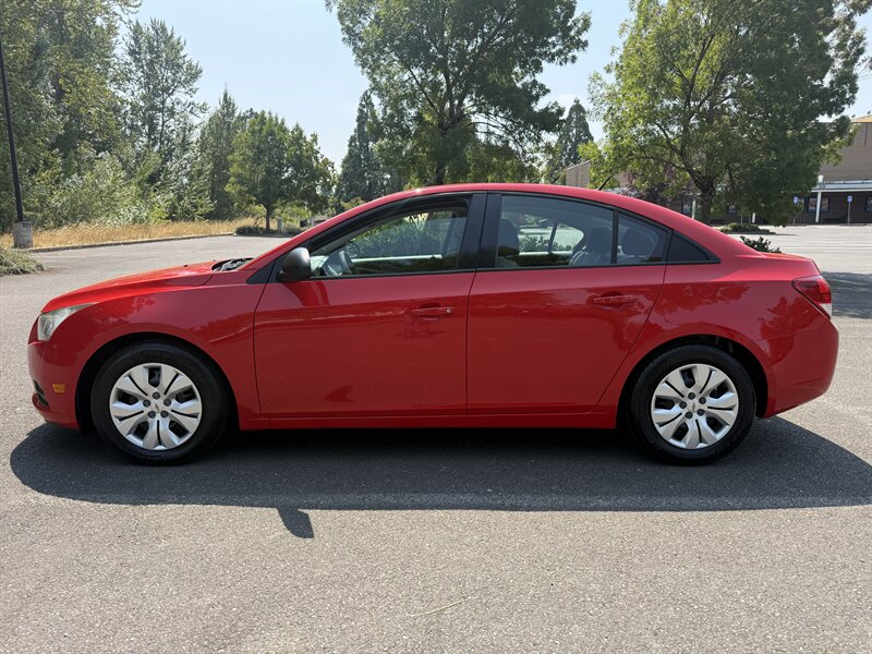 2014 Chevrolet Cruze LS Auto - Photo 4 - Salem, OR 97317