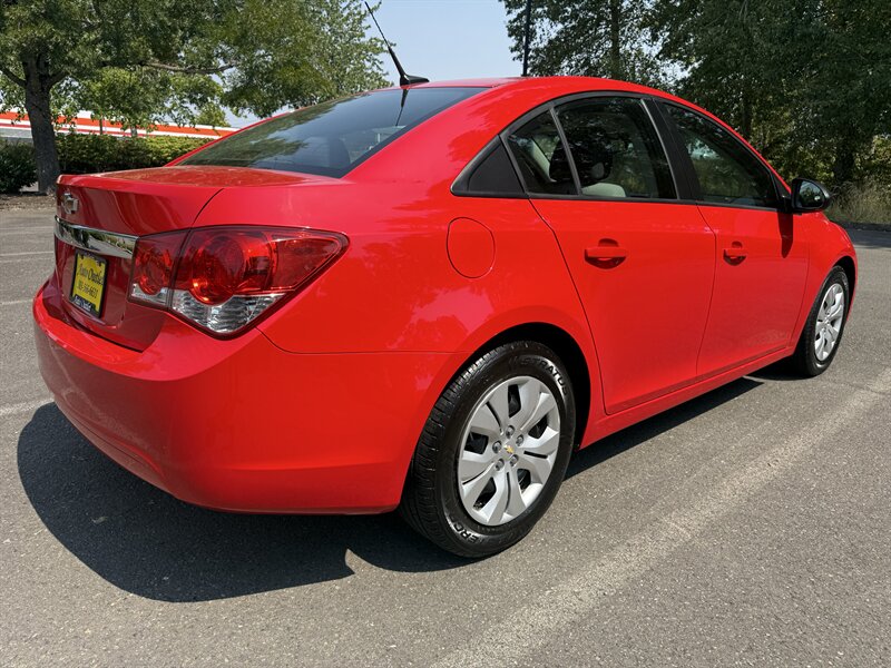 2014 Chevrolet Cruze LS Auto - Photo 7 - Salem, OR 97317