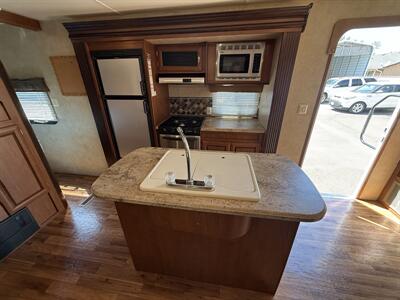 2016 FOREST RIVER WILDWOOD Travel trailer  T23RBS - Photo 12 - Salem, OR 97317