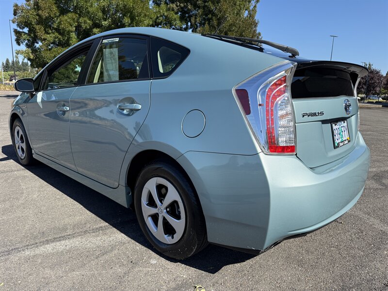 2012 Toyota Prius Two photo 5