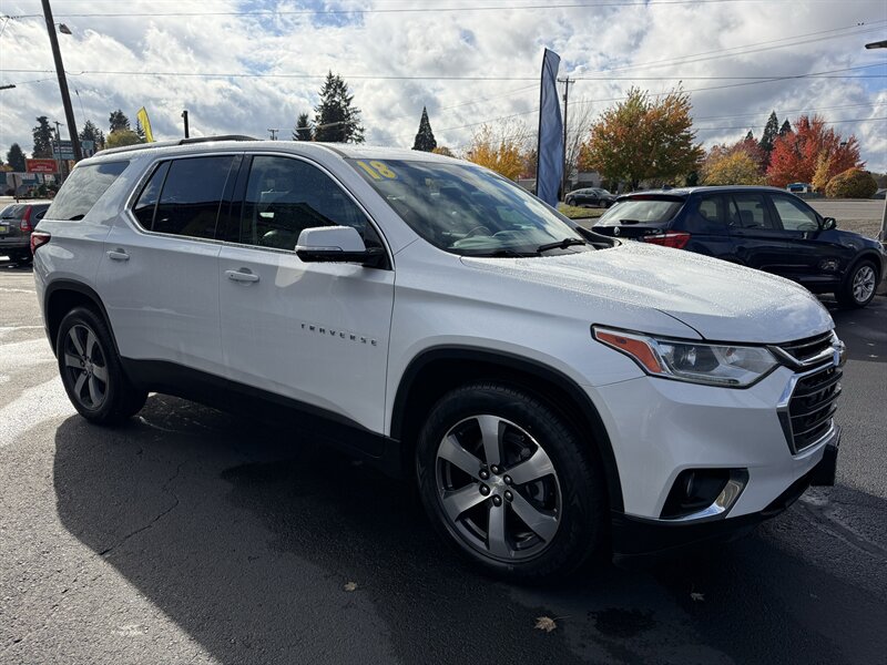 2018 Chevrolet Traverse LT   - Photo 1 - Salem, OR 97317