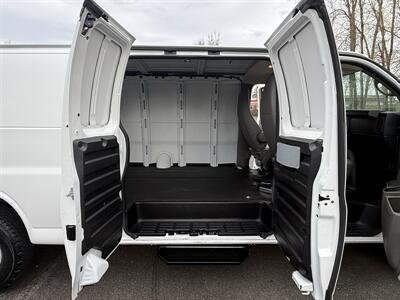 2014 Chevrolet Express 3500   - Photo 14 - Salem, OR 97317