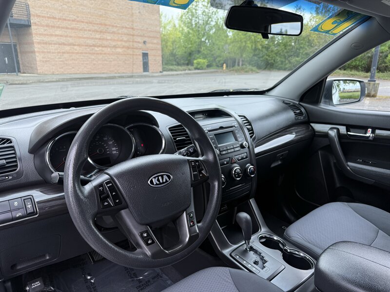2013 Kia Sorento LX - Photo 9 - Salem, OR 97317