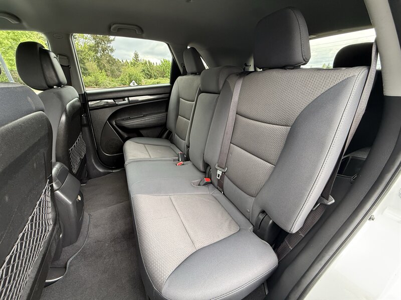 2013 Kia Sorento LX - Photo 13 - Salem, OR 97317
