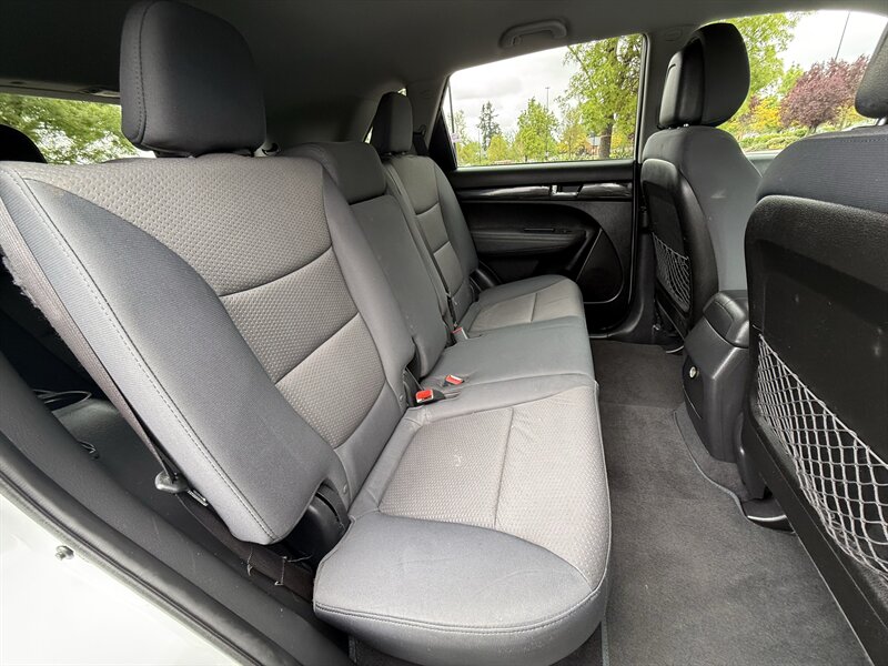 2013 Kia Sorento LX - Photo 14 - Salem, OR 97317