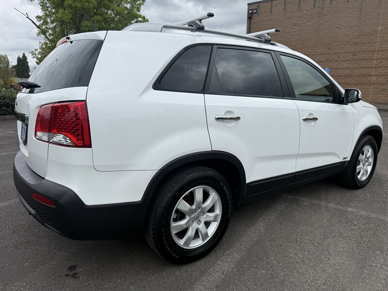 2013 Kia Sorento LX - Photo 7 - Salem, OR 97317