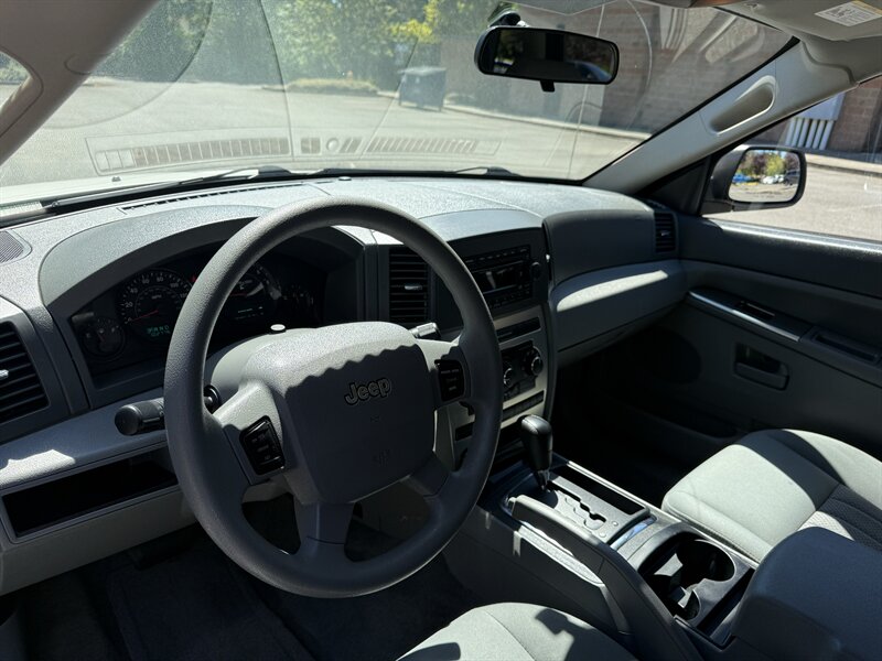 2005 Jeep Grand Cherokee Laredo - Photo 10 - Salem, OR 97317