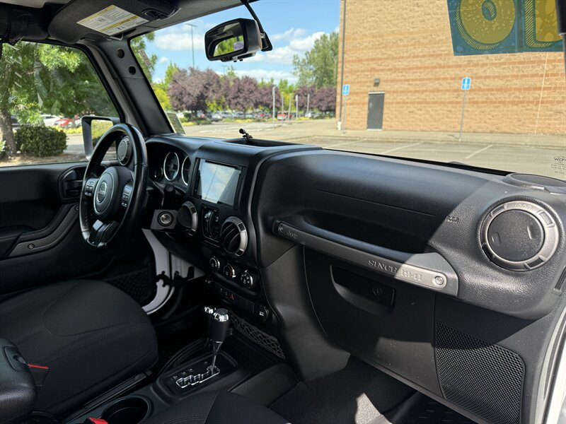 2018 Jeep Wrangler JK Unlimited Sport S - Photo 11 - Salem, OR 97317