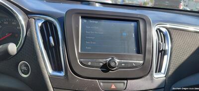 2018 Chevrolet Malibu LT   - Photo 11 - Medford, OR 97501