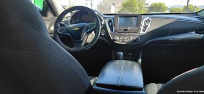 2018 Chevrolet Malibu LT   - Photo 5 - Medford, OR 97501