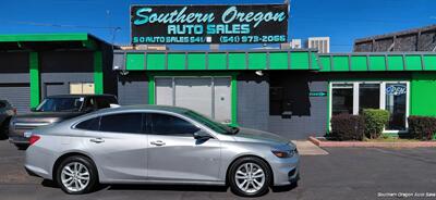 2018 Chevrolet Malibu LT   - Photo 1 - Medford, OR 97501