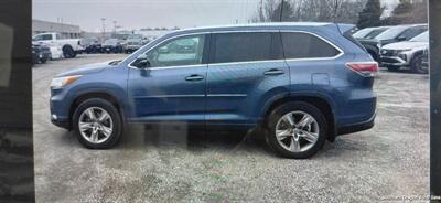 2014 Toyota Highlander Limited - Photo 2 - Medford, OR 97501