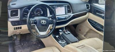 2014 Toyota Highlander Limited - Photo 6 - Medford, OR 97501