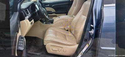 2014 Toyota Highlander Limited - Photo 5 - Medford, OR 97501