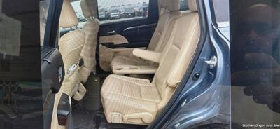 2014 Toyota Highlander Limited - Photo 4 - Medford, OR 97501
