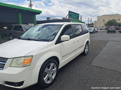 2008 Dodge Grand Caravan SXT   - Photo 10 - Medford, OR 97501