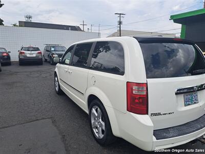 2008 Dodge Grand Caravan SXT   - Photo 11 - Medford, OR 97501