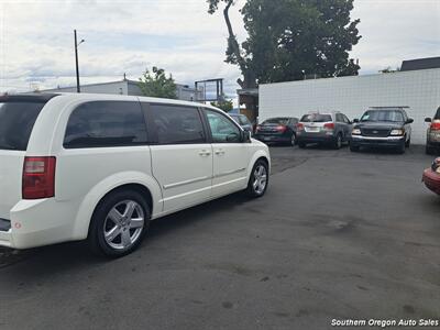 2008 Dodge Grand Caravan SXT   - Photo 12 - Medford, OR 97501