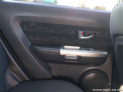 2012 Kia Soul + - Photo 8 - Medford, OR 97501