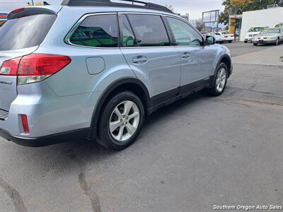 2014 Subaru Outback 2.5i Limited   - Photo 8 - Medford, OR 97501