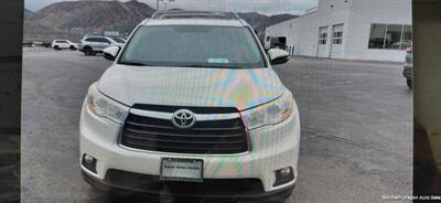 2014 Toyota Highlander XLE   - Photo 4 - Medford, OR 97501