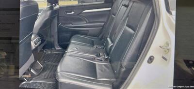 2014 Toyota Highlander XLE   - Photo 7 - Medford, OR 97501