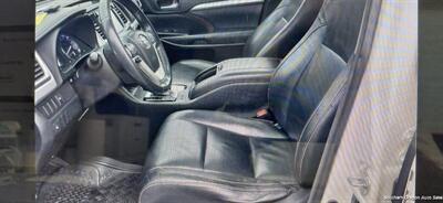 2014 Toyota Highlander XLE   - Photo 8 - Medford, OR 97501