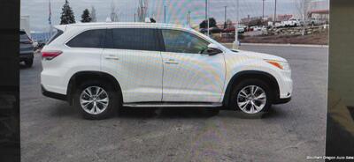 2014 Toyota Highlander XLE   - Photo 5 - Medford, OR 97501