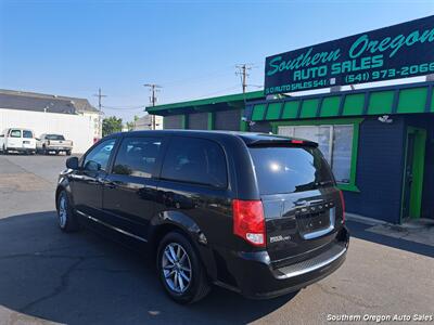 2015 Dodge Grand Caravan SE   - Photo 5 - Medford, OR 97501