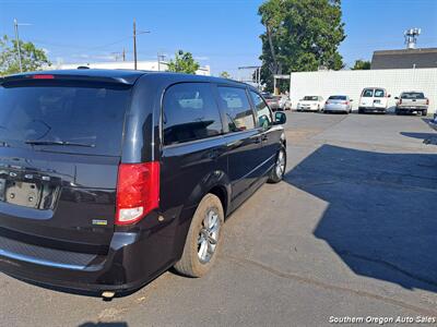 2015 Dodge Grand Caravan SE   - Photo 11 - Medford, OR 97501